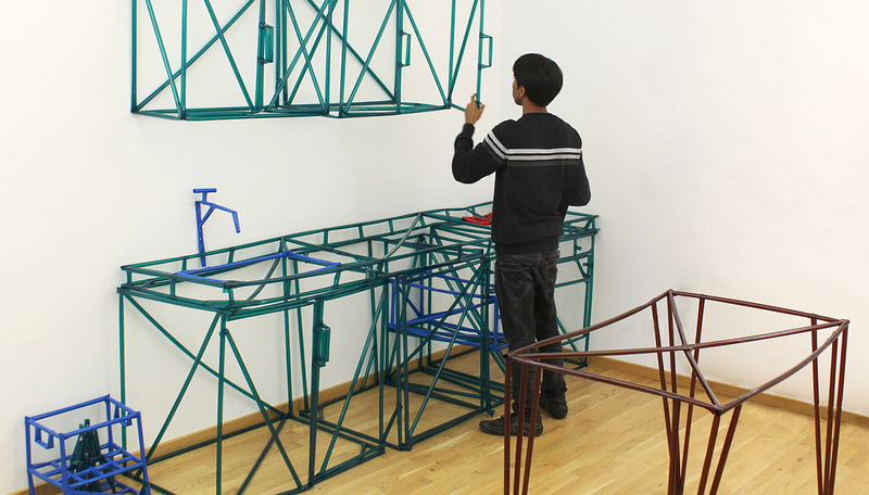 Illustration for article titled An Upgraded Tape Gun Lets You Quickly Build Life-Size Wireframe Prototypes